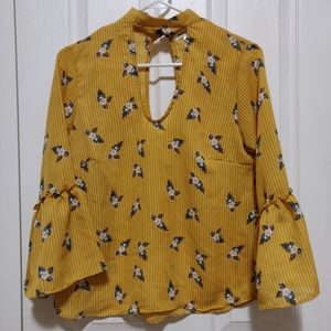 💖3/$25💖 Yellow Floral Print Bell Sleeve Blouse
